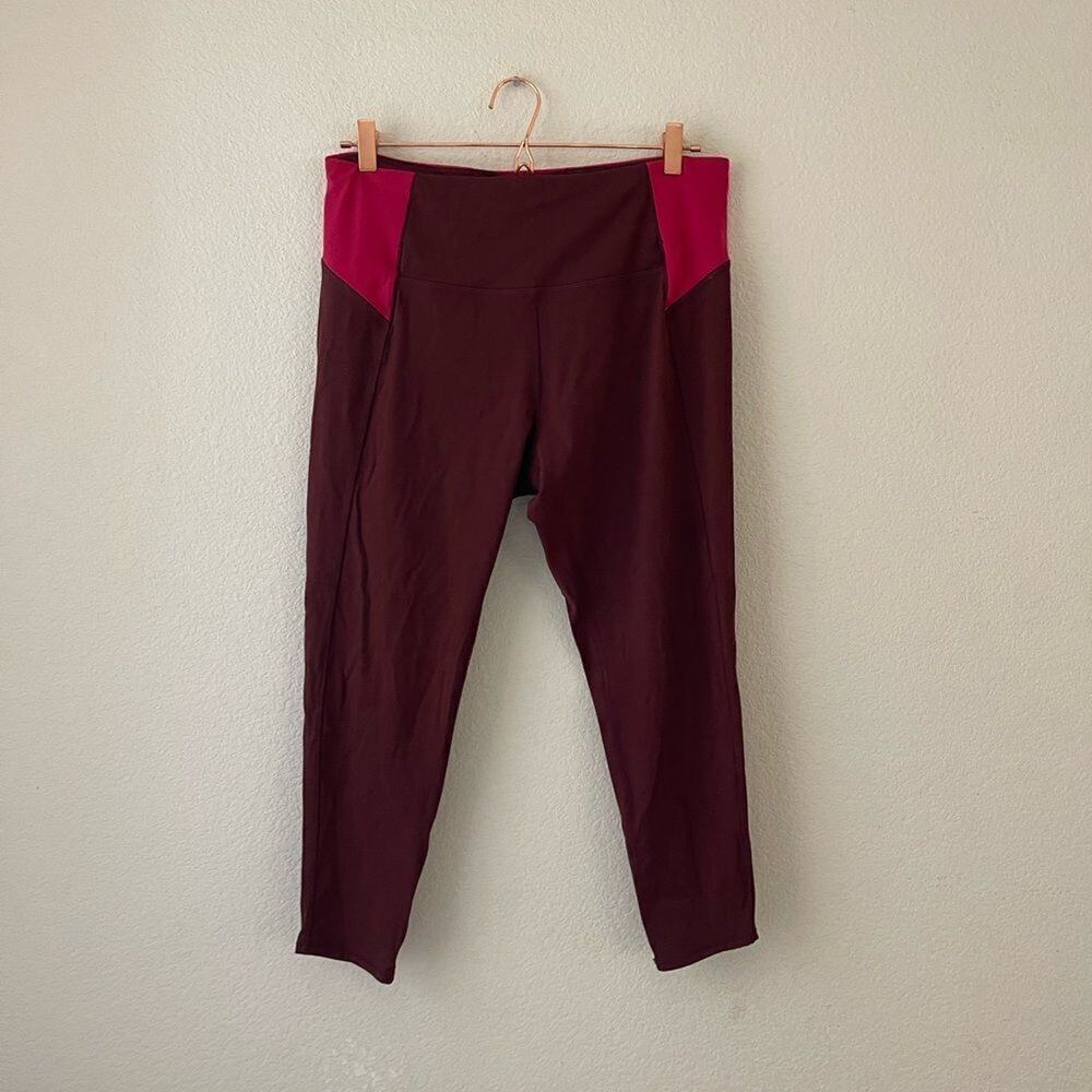 Calia by Carrie underwood cropped leggings
